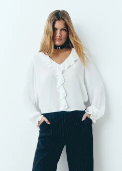 Blusa escote volantes