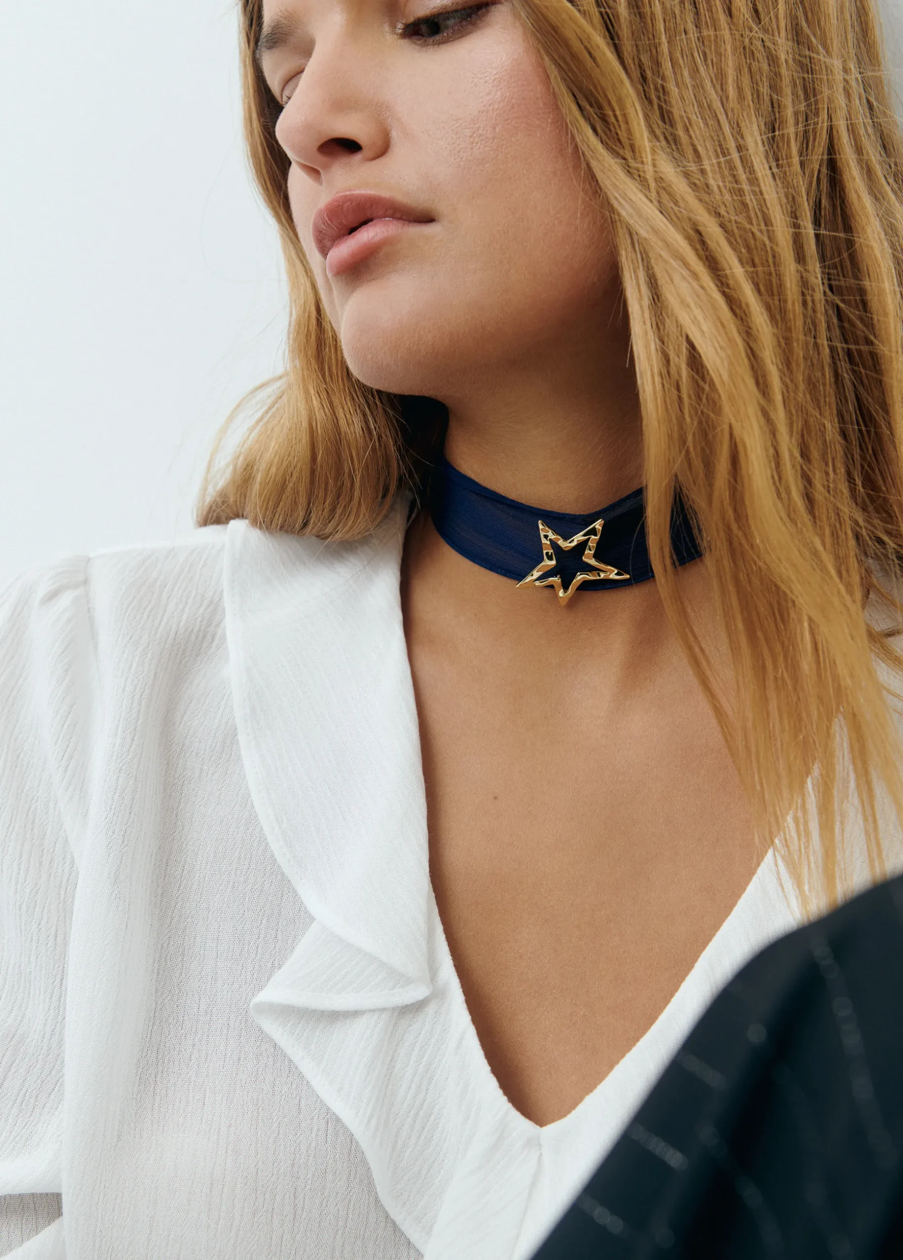 Blusa escote volantes