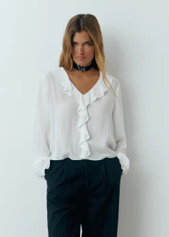 Blusa escote volantes