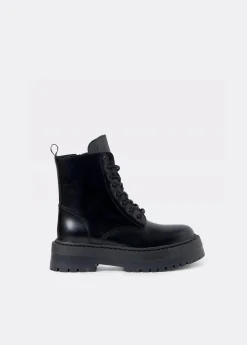 Bota piel acordonada