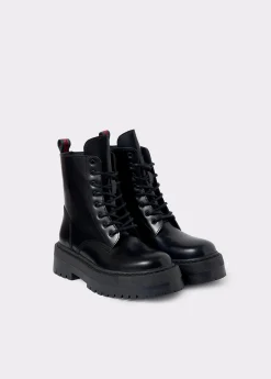 Bota piel acordonada