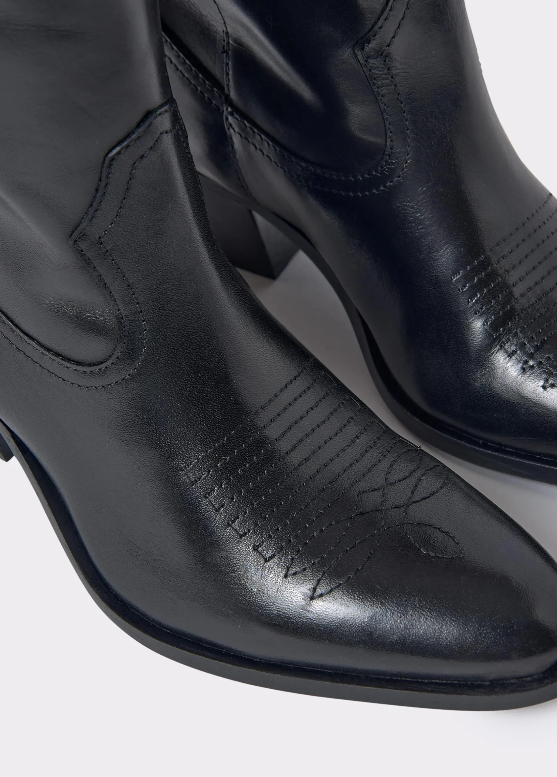 Bota piel campera tacón