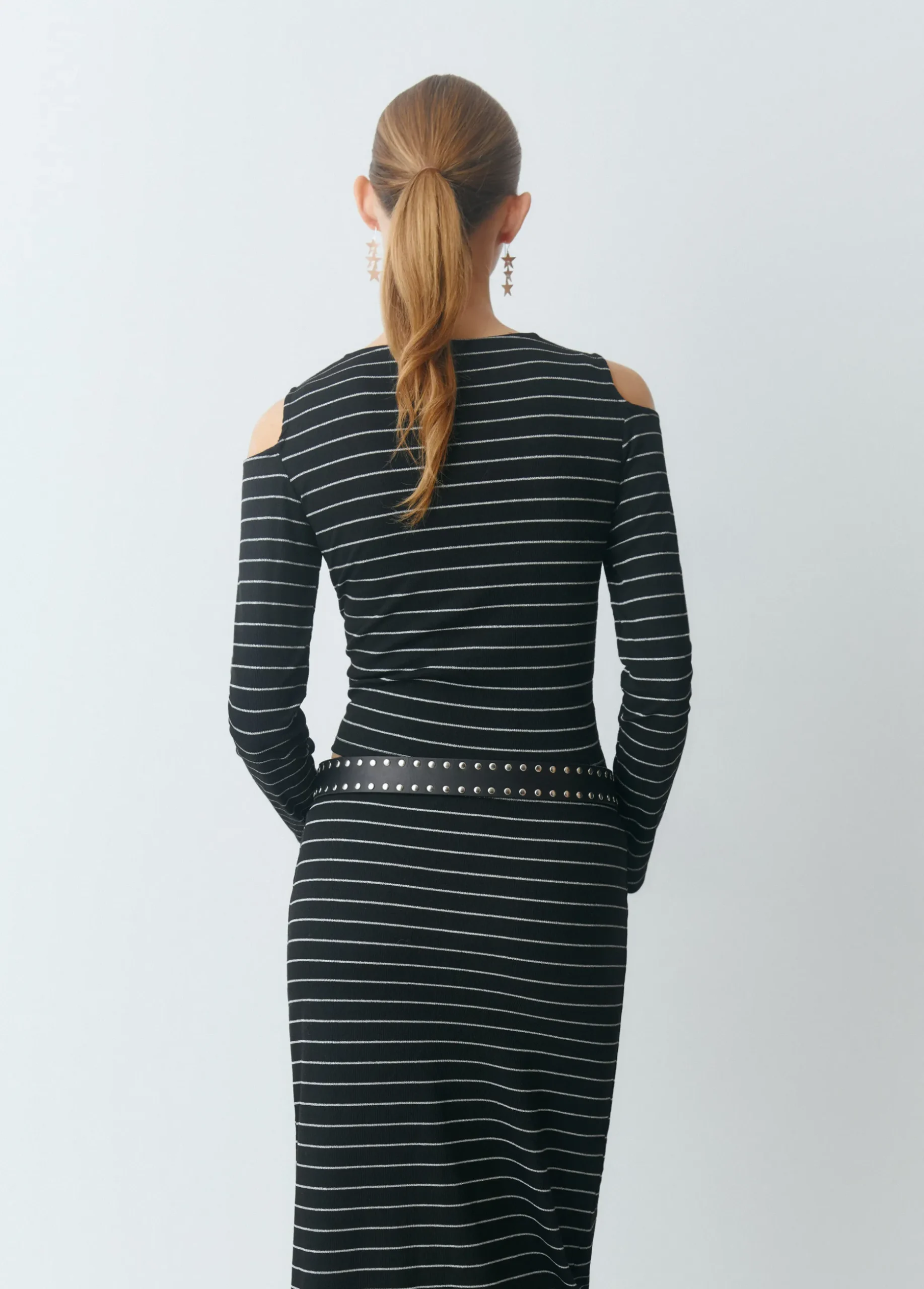 Camiseta raya lurex cut-out hombro