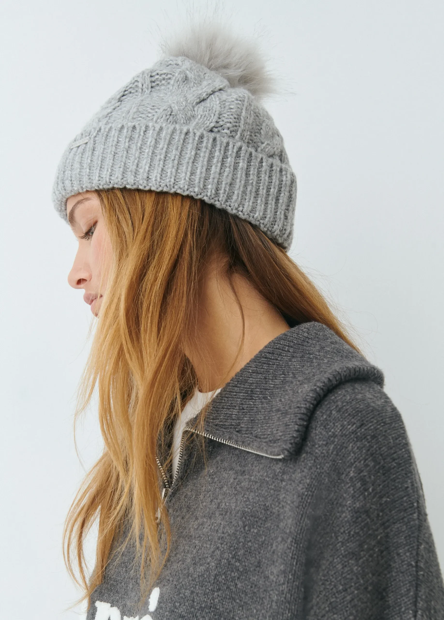 Gorro trenza bola pelo