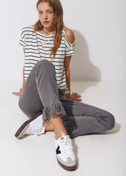 Pantalón bajo desflecado