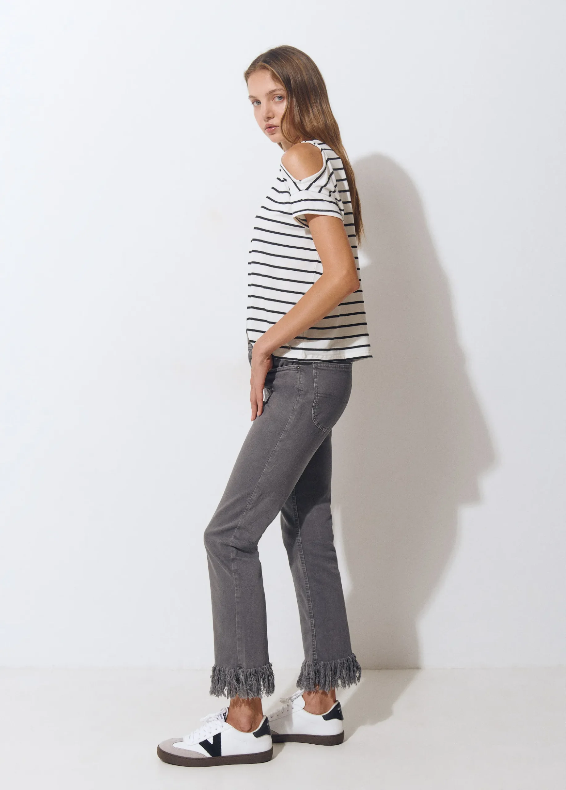 Pantalón bajo desflecado