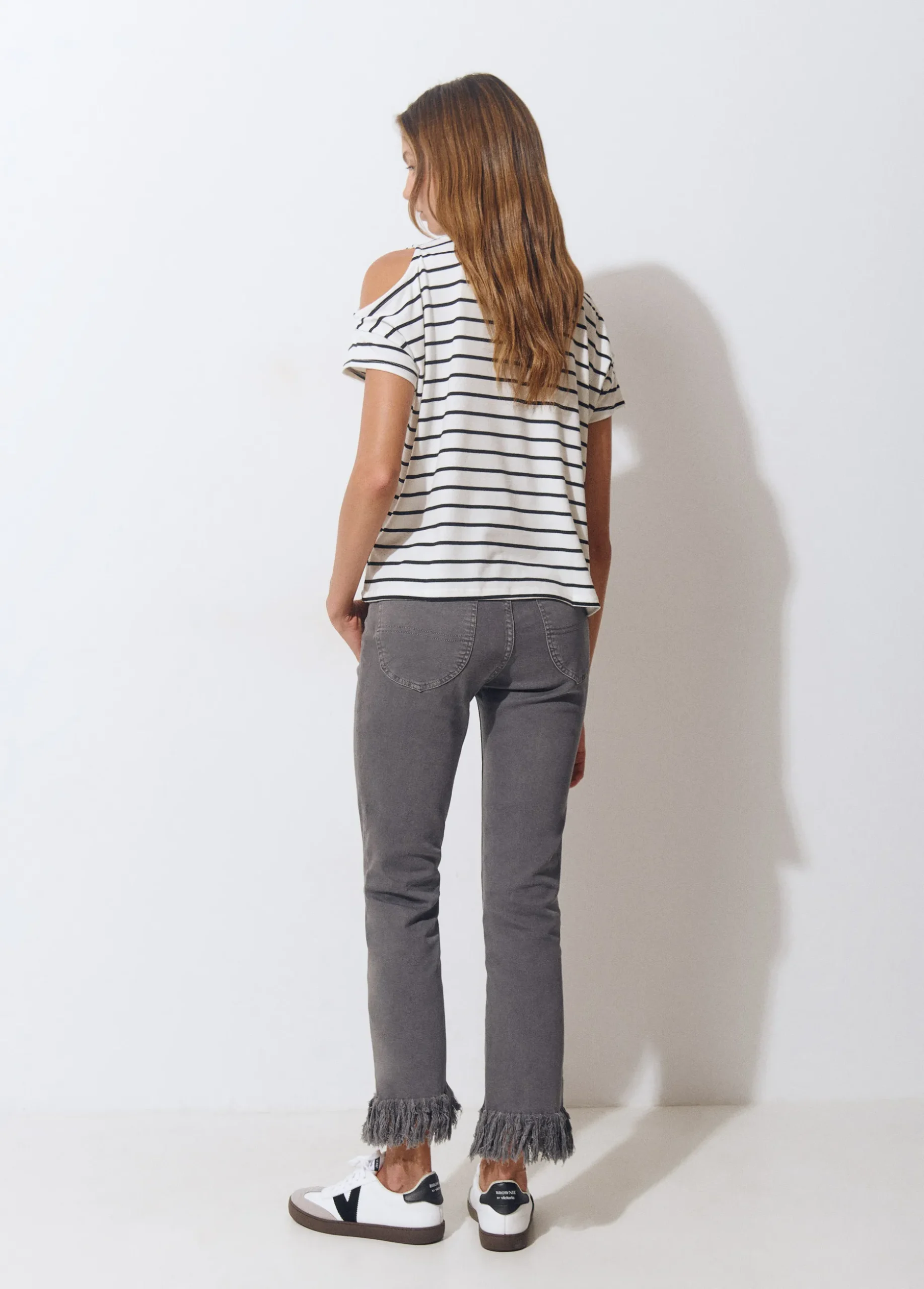 Pantalón bajo desflecado