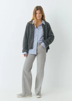 Pantalón corte lateral tachas
