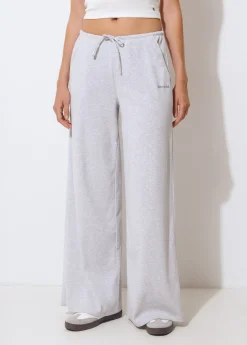 Pantalón felpa bordado